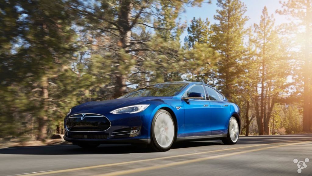 Tesla does not hold the steering wheel to drive what it is?